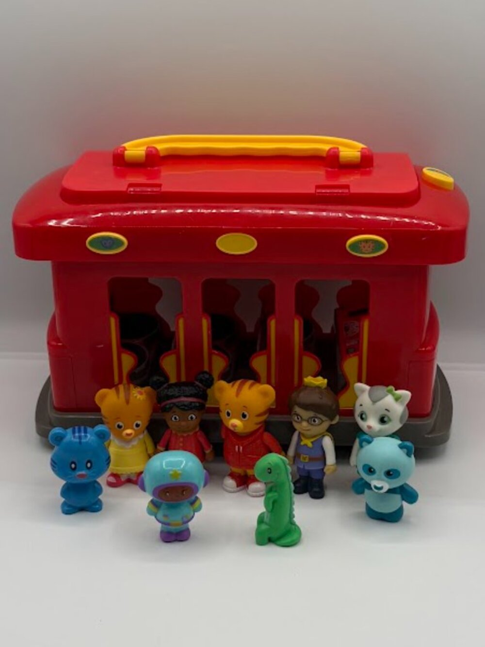 Daniel Tiger's Neighborhood Deluxe Electronic Trolley 9 Figures Tested Works